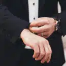 Comment choisir les bijoux pour le jour de votre mariage ? Conseils pour hommes