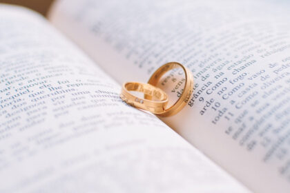 Mariages inclusifs : quand deux familles, deux cultures ou deux hommes se disent oui
