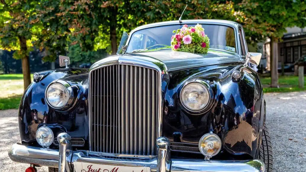 Pourquoi louer une Bentley S1 pour son mariage à Paris ?