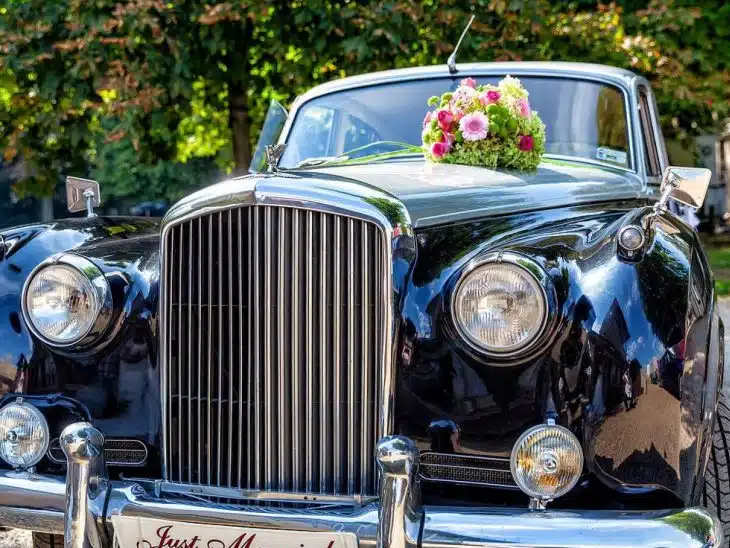Pourquoi louer une Bentley S1 pour son mariage à Paris ?