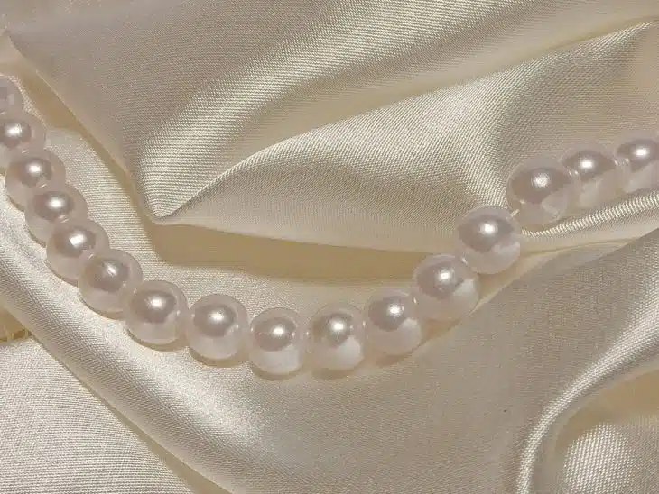 Un bracelet en perles de Tahiti pour accessoiriser votre tenue de mariage