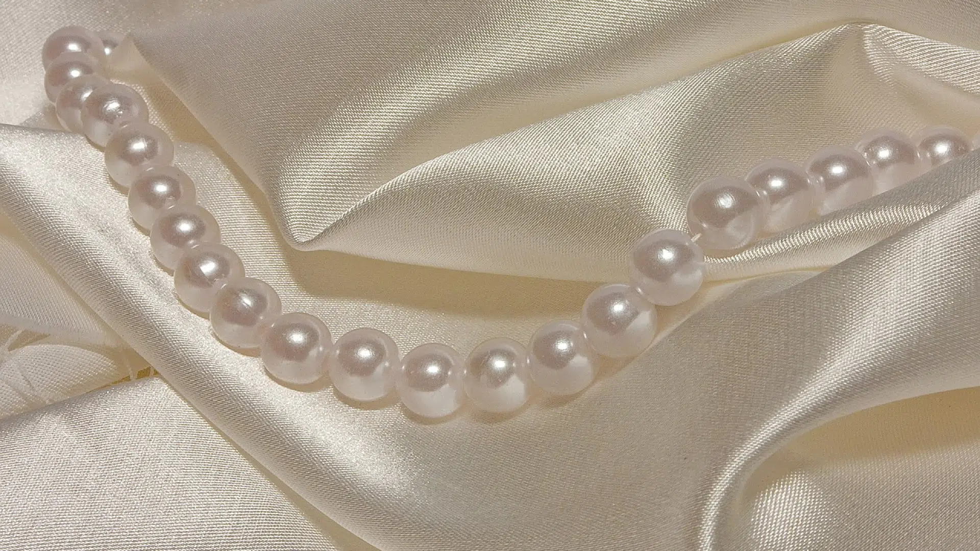 Un bracelet en perles de Tahiti pour accessoiriser votre tenue de mariage